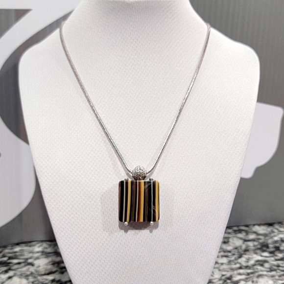 RETIRED BRIGHTON LUCITE TORTOISE 🐢 SHELL PENDENT NECKLACE - Picture 1 of 5